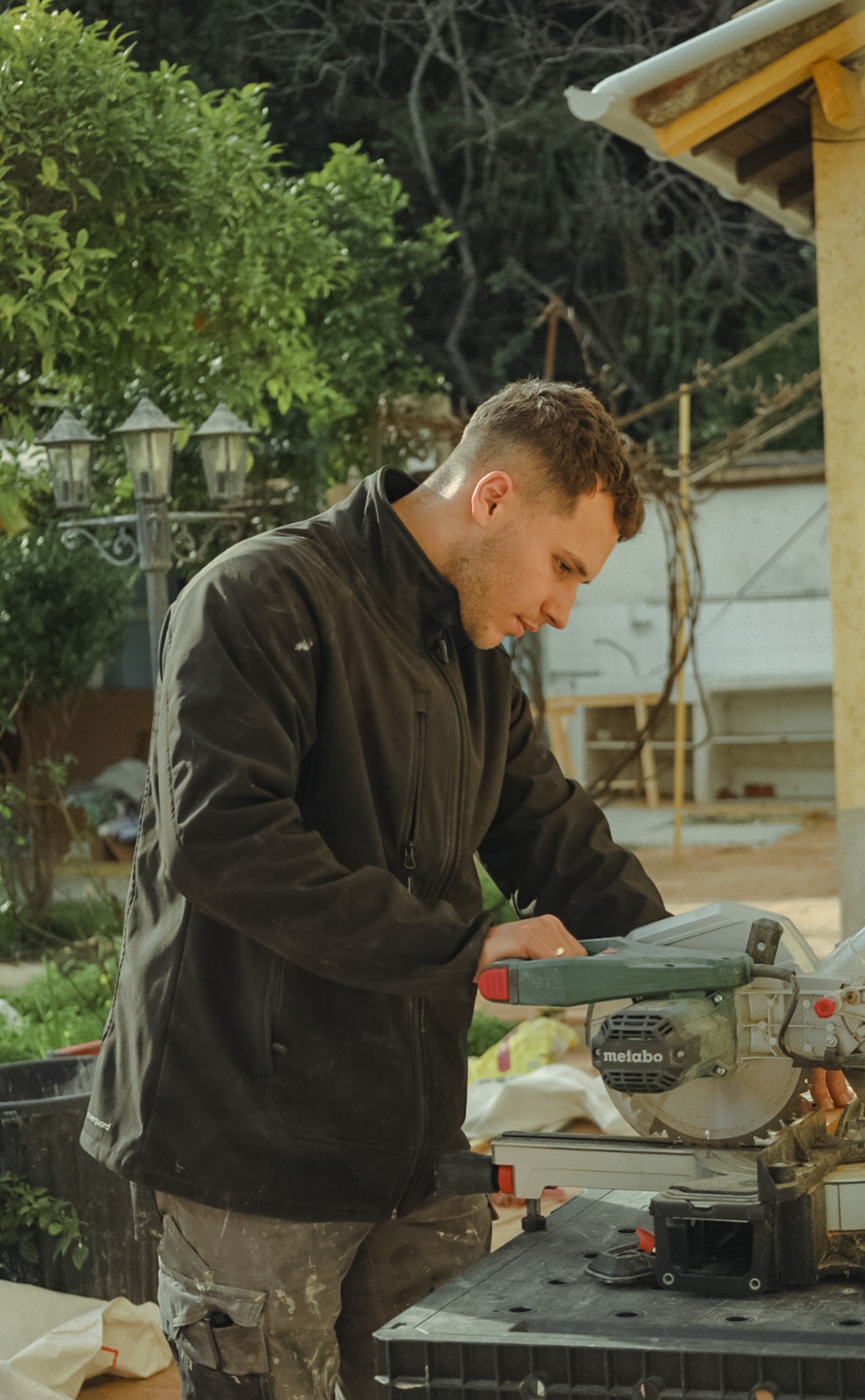 Portrait du gérant d'ADS Rénovation, artisan sur la Côte d'Azur